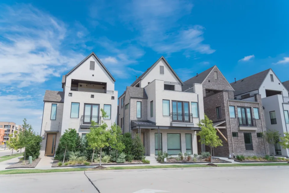 Modern small-lot homes in north Dallas suburb